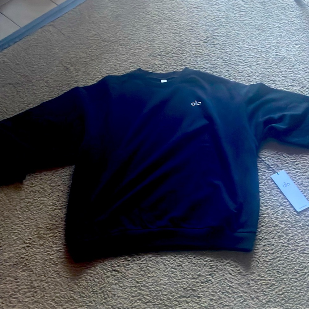 NWT black crew neck sweatshirt from Alo. Brand new size L